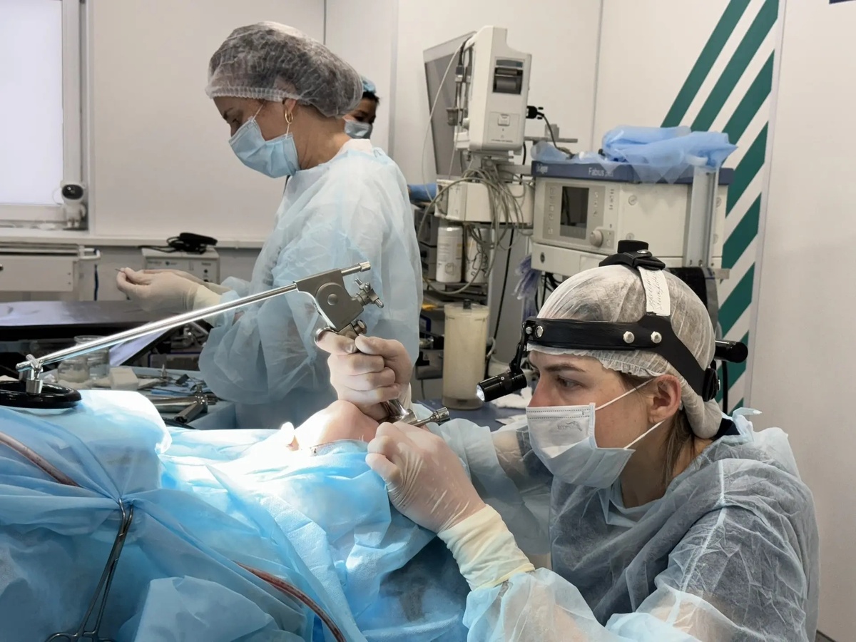 На фото фониатр, фонохирург эксперт по лор-патологиям Клиники уха, горла и носа Будейкина Лилия Сергеевна