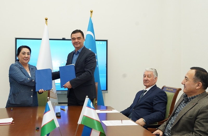 Подписание меморандумов. Фото пресс-службы ЦИЦ