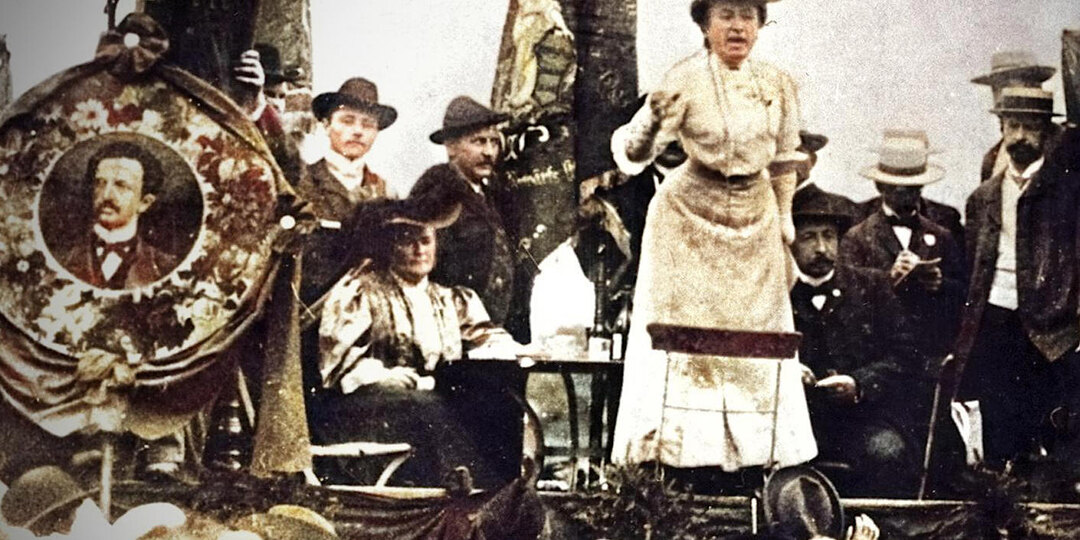 От марша пустых кастрюль до популярного весеннего праздника. Почему 8 марта мы поздравляем наших любимых женщин?