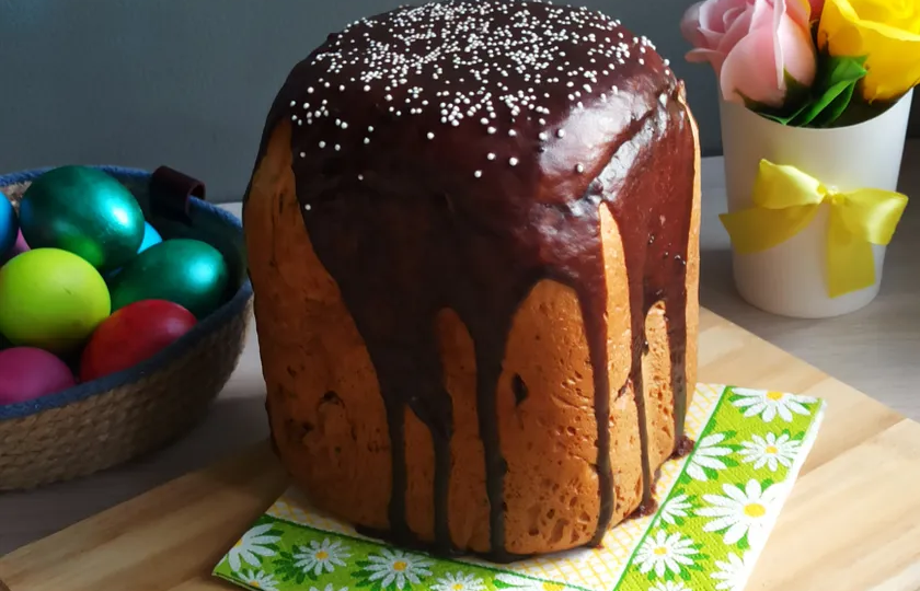 Кулич в хлебопечке с орехами и изюмом в шоколадной глазури