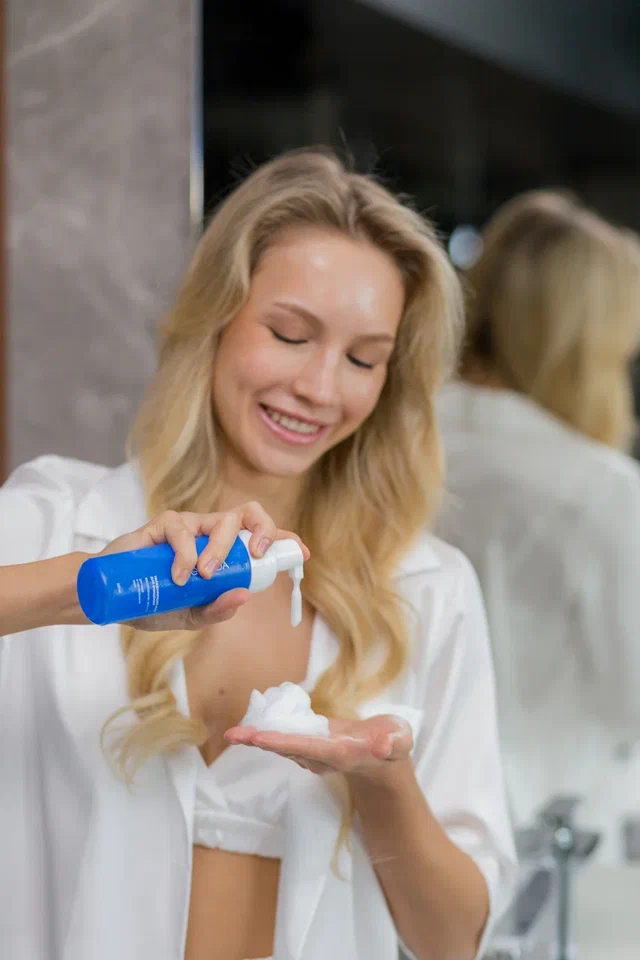 Увлажняющий мусс от ELSEDA имеет легкую текстуру пены, деликатно очищает кожу