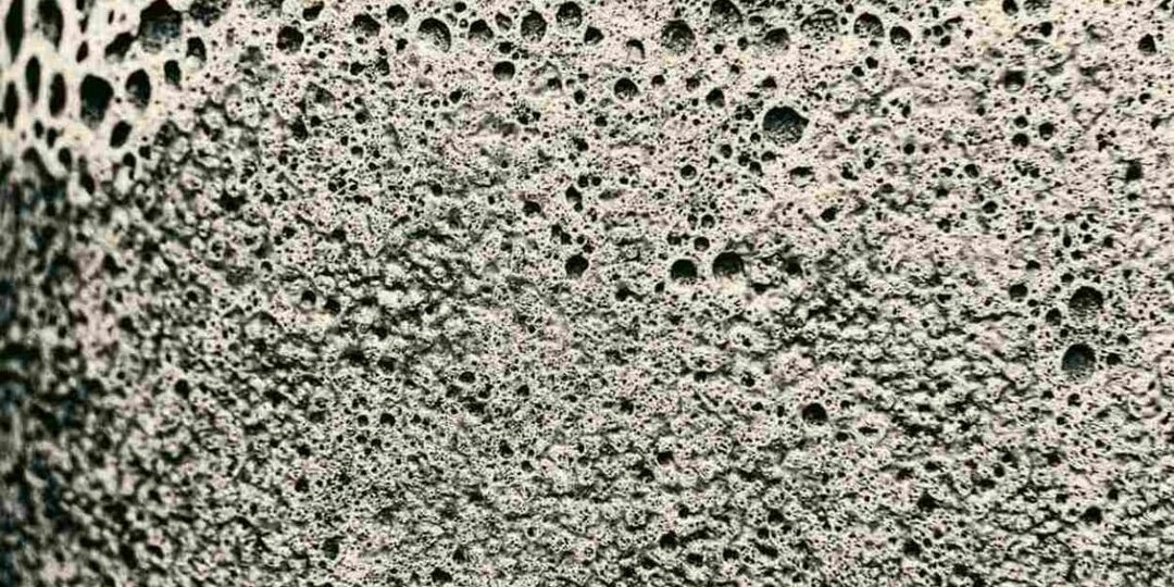 Гибридный метод помог точнее рассчитать распределение несмешивающихся жидкостей в пористой среде