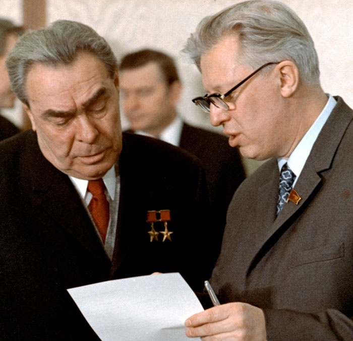 Л. Брежнев и Л. Замятин