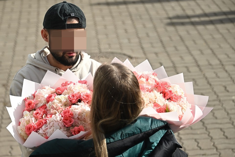    Фейковые сайты доставки цветов и подарков - одна из самых популярных мошеннических схем. Иван МАКЕЕВ