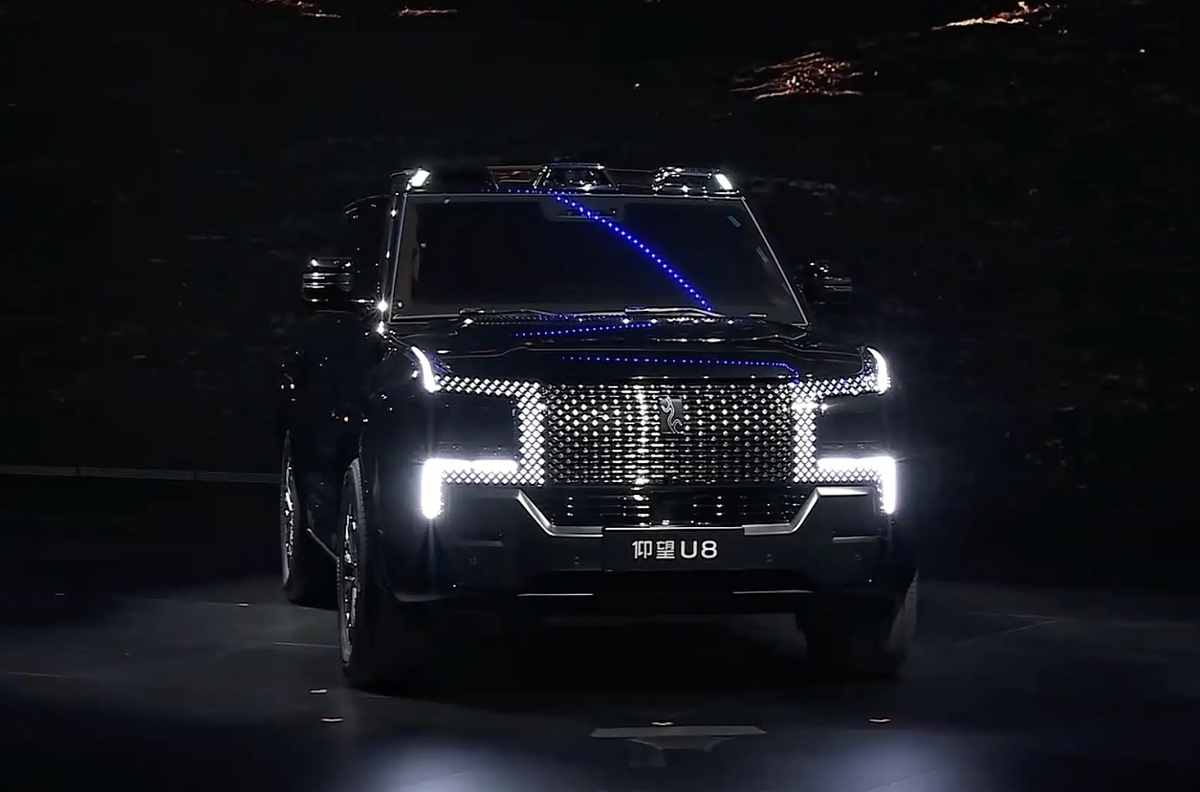 Презентация обновленной версии флагманского SUV – Yangwang U8 2026 модельного года