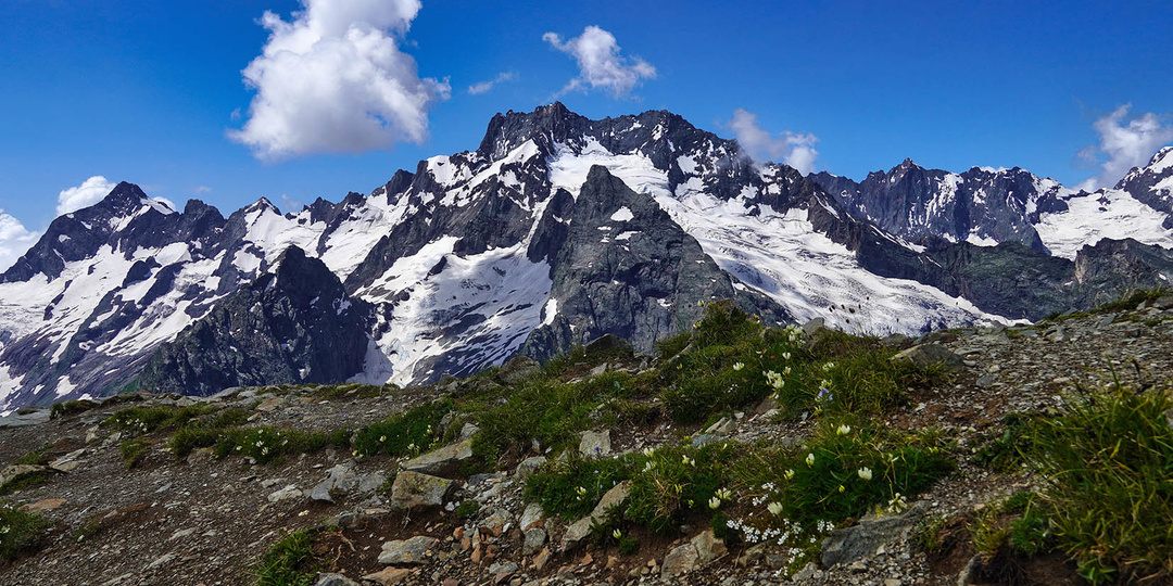 «Джугутурлучат: гора, где рождаются облака. Путешествие к сердцу Домбая — с уважением к природе и осторожностью»