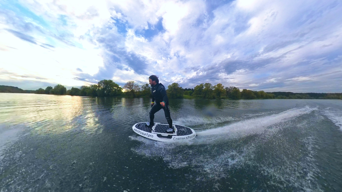Осенние заезды по Москве-реке на электросёрфе JSL JETBOARD 