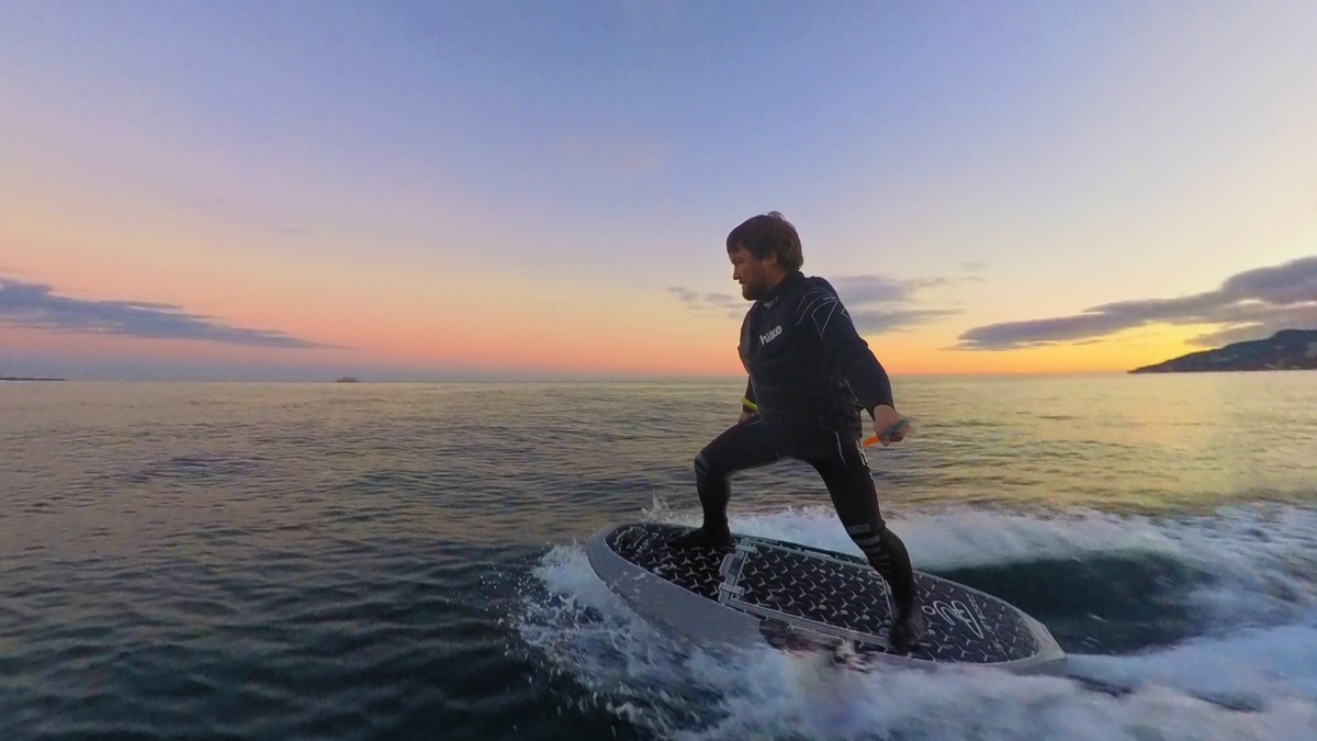 Скоростные морские прогулки на закате на электросёрфе JSL JETBOARD