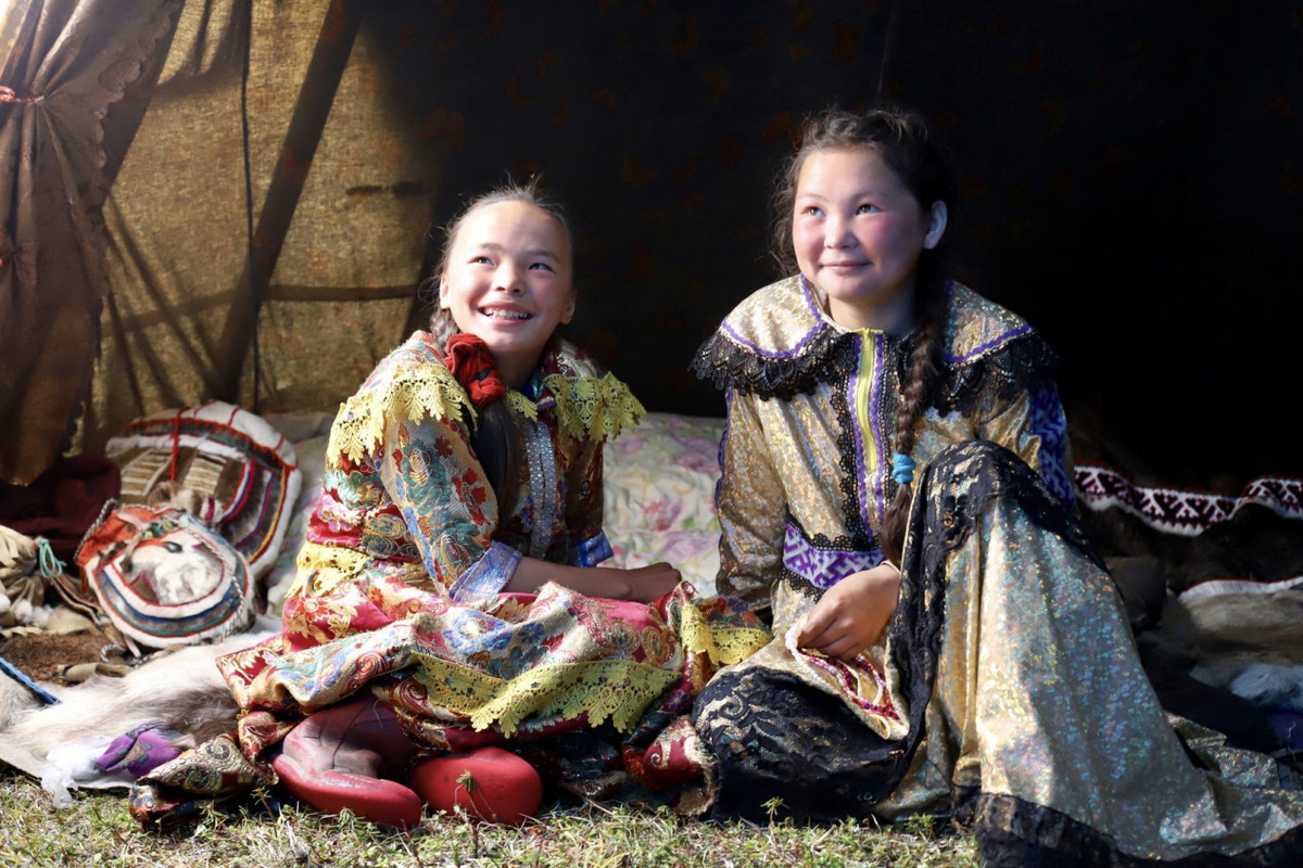 Дети ненецких оленеводов с рождения живут в тех же условиях, что и родители. Фото: MZUNGU EXPEDITIONS