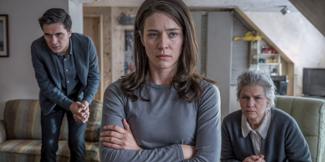 — Если вы не знали, то я зарабатываю больше вашего сына, и кормлю нашу семью именно я! — не выдержала Арина