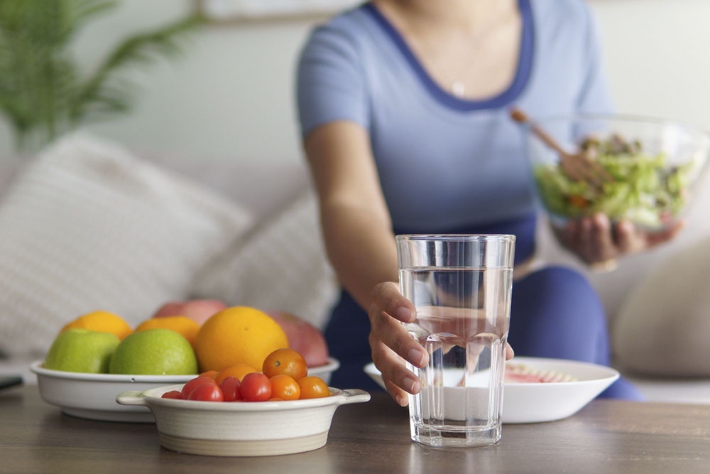    Вода - главный элемент организма. Она участвует во всех процессах, обеспечивая жизнь. / Фото: iStock