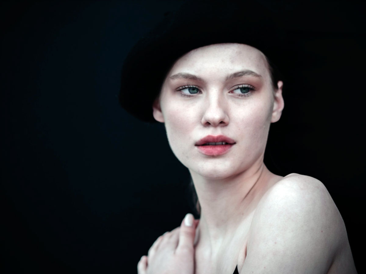 Миллениалы и зумеры считают ревность пережитком прошлого, а моногамию — навязанным порядком