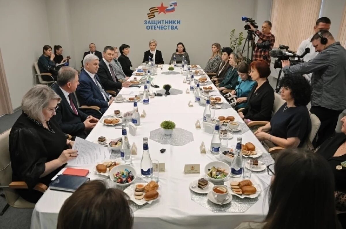    Воронежский губернатор встретился с матерями и жёнами участников СВО