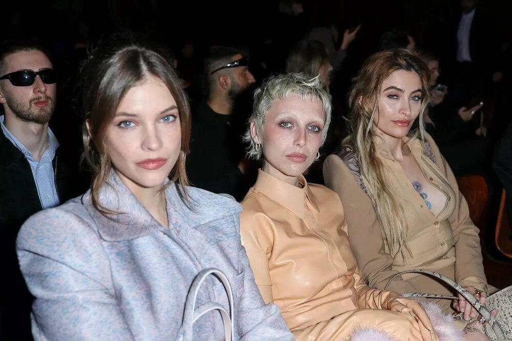 Барбара Палвин, Эмма Чемберлен, Пэрис Джексон📷
