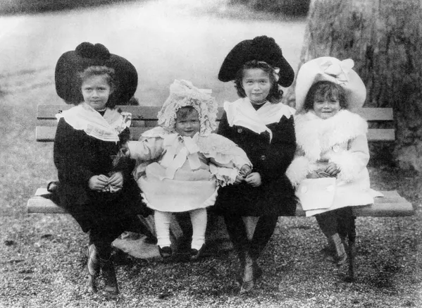 Августейшие дети Их Императорских Высочеств: Ольга, Татьяна, Мария и Анастасия Николаевны. С сайта sputnik.by