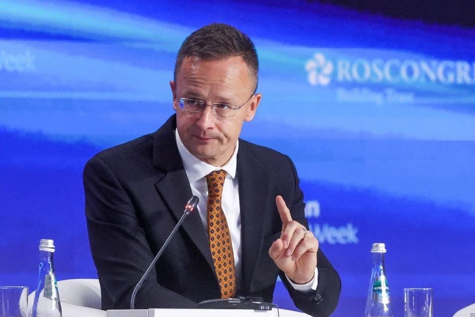    «Не идет ли речь о деньгах украинской военной мафии?» Венгрия требует от Киева объяснить перевозку крупной суммы «Ощадбанком» GLOBAL LOOK PRESS