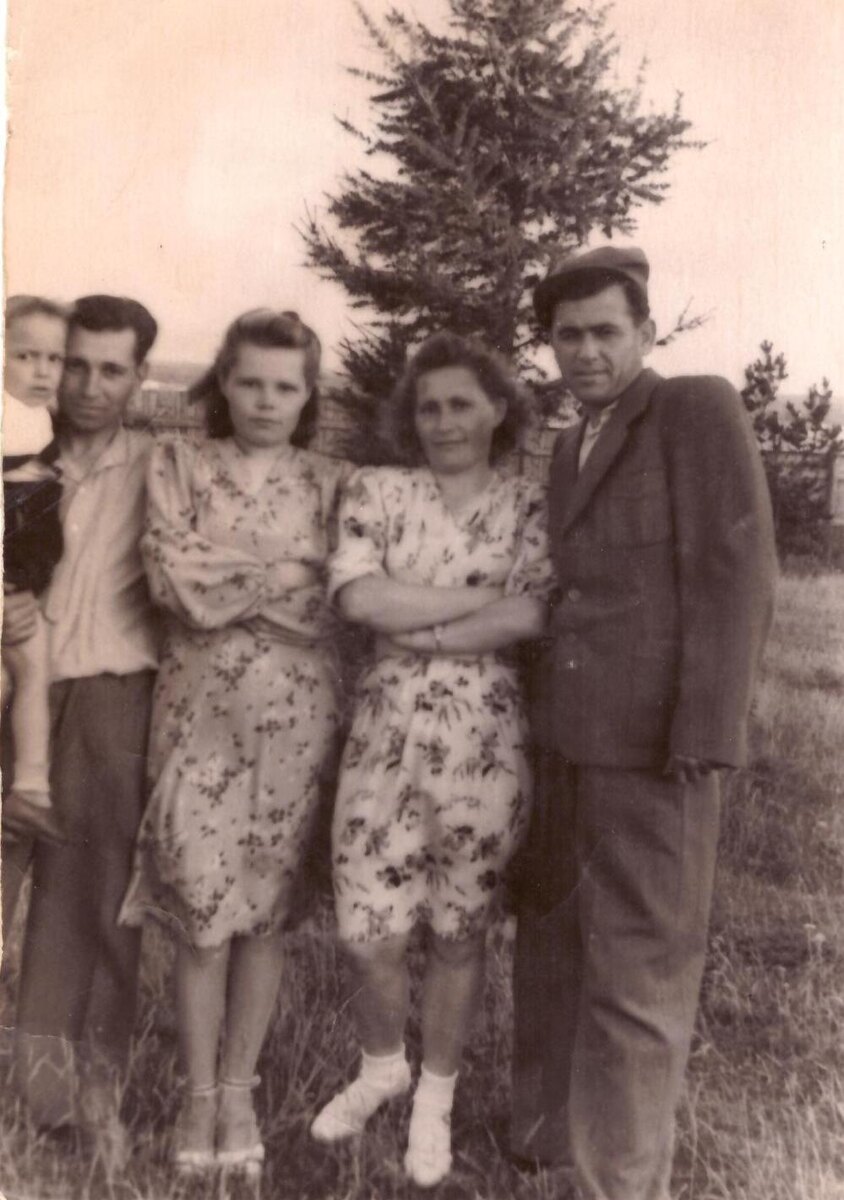 Парк ДКУ. 1952 год. Фото предоставлено Карпинским краеведческим музеем.