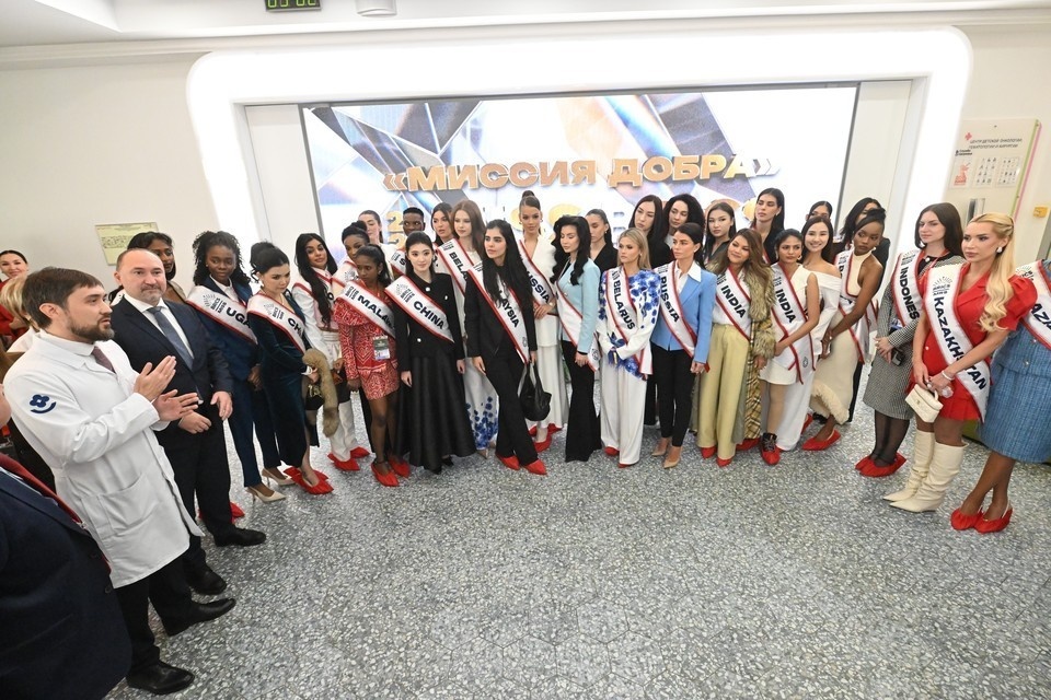    Участницы, члены жюри и организаторы международного конкурса красоты MISS BRICS 2026 в день «Миссии добра» посетили Детскую республиканскую клиническую больницу (ДРКБ) Казани. Владимир ВЕЛЕНГУРИН