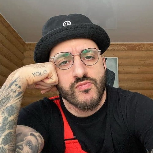     Российским артистам могут запретить использовать иноязычные псевдонимы