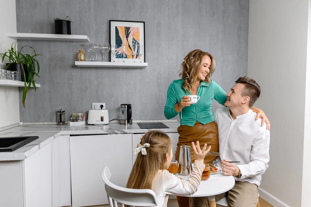 Семья в квартире от Талан