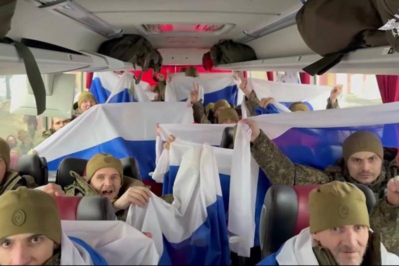    Скрин видео Минобороны. Освобожденные российские военные