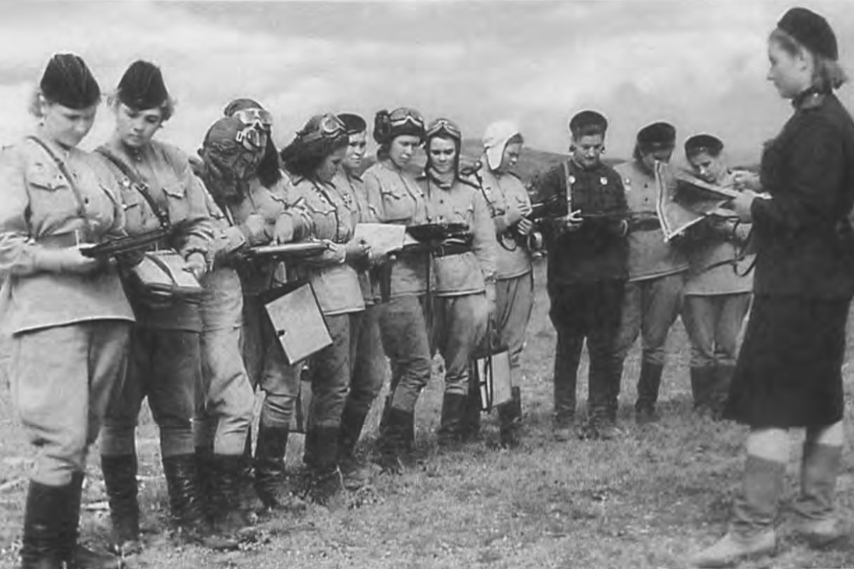 Девушки полка