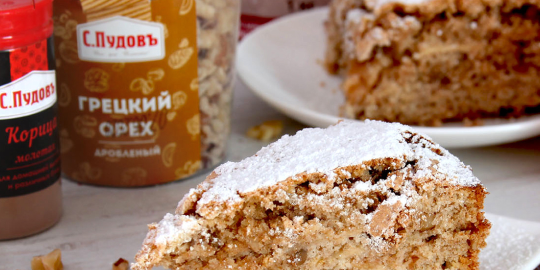 Шарлотка с грецким орехом из цельнозерновой муки