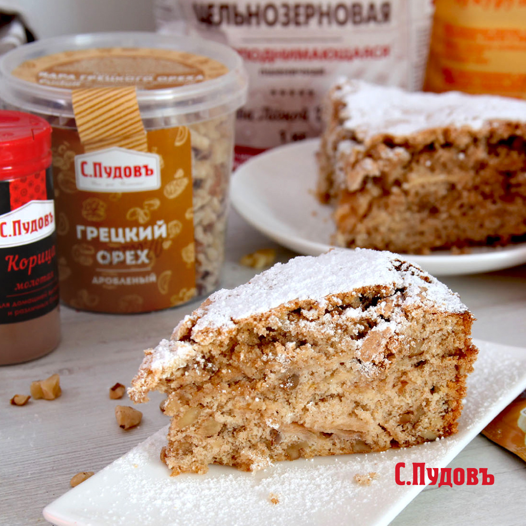 Шарлотка с грецким орехом из цельнозерновой муки