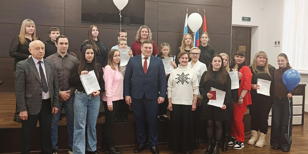 «Важное событие в жизни человека»: молодые семьи Горнозаводского округа получили сертификаты на приобретение жилья