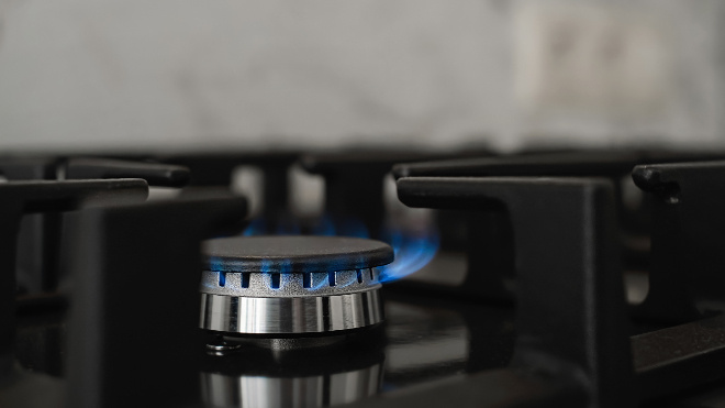 Фото: https://ru.freepik.com/free-photo/modern-kitchen-stove-natural-gas-burns-with-blue-flame-household-gas-consumption-close-up-selective-focus_26507875.htm#fromView=search&page=1&position=0&uuid=d3c271cc-3a3e-40ea-9601-8702a8849119&query=%D0%B3%D0%B0%D0%B7