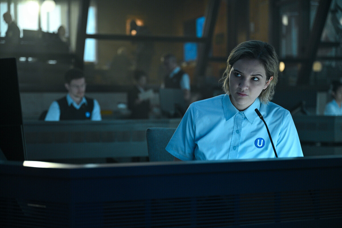 Лиза Викари на кадре из сериала «Захваченный рейс»/Источник: Apple TV+.