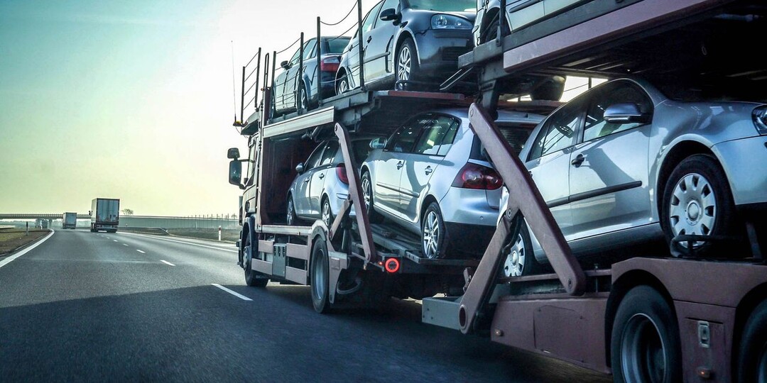 Утильсбор «убил» этот импорт: в Россию впервые практически перестали поставлять мощные автомобили