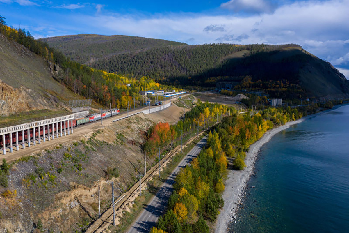 Северобайкальский участок БАМа – очень сложный, но солнечный и живописный. Фото: company.rzd.ru