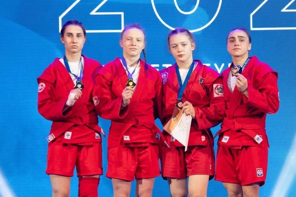    Самбисты завоевали четыре золотые, шесть серебряных и восемь бронзовых медалей. Фото: Департамент информполитики Свердловской области