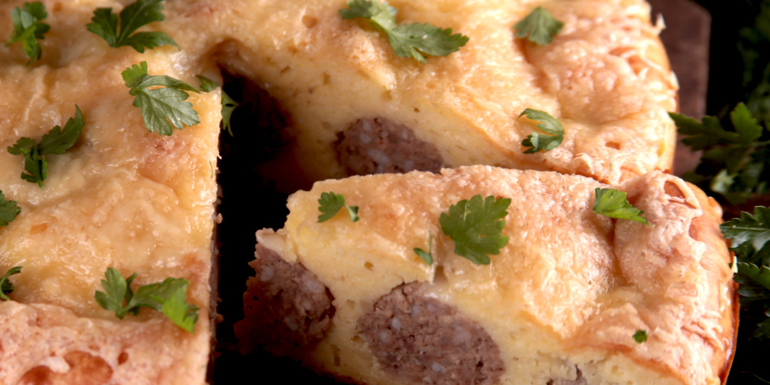 Пирог с фрикадельками под сырной корочкой