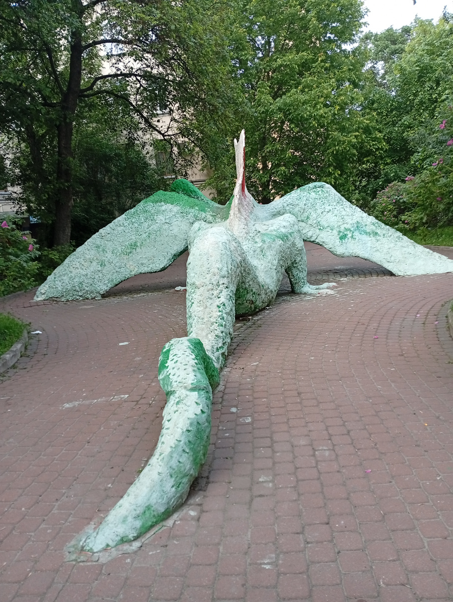 И масштабный хвост сзади