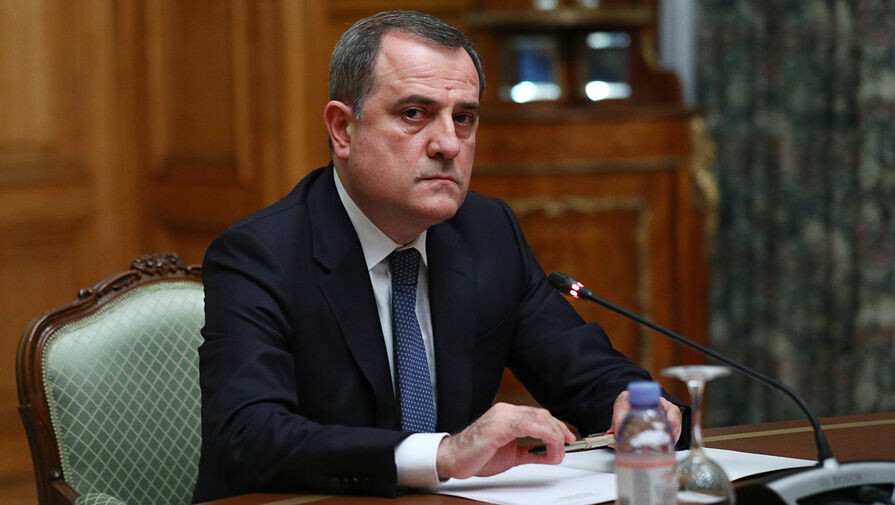 Министр иностранных дел Азербайджана Джейхун Байрамов во время трехсторонних переговоров в Доме приемов МИД РФ с участием коллег из Армении и России, 9 октября 2020 года / Пресс-служба МИД РФ/РИА Новости   📷