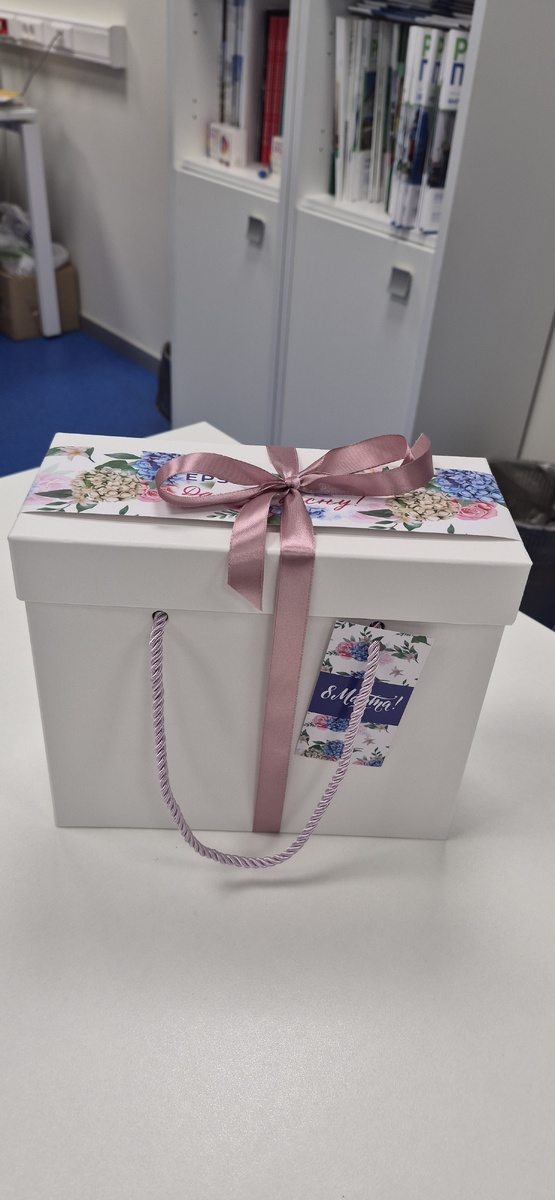 Вот цвета ленточки у меня бампер для телефона. 