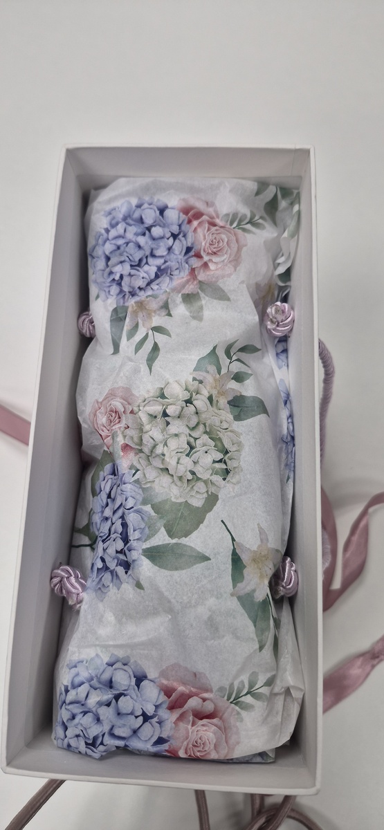 Внутри нежная тонкая бумага, в которой...