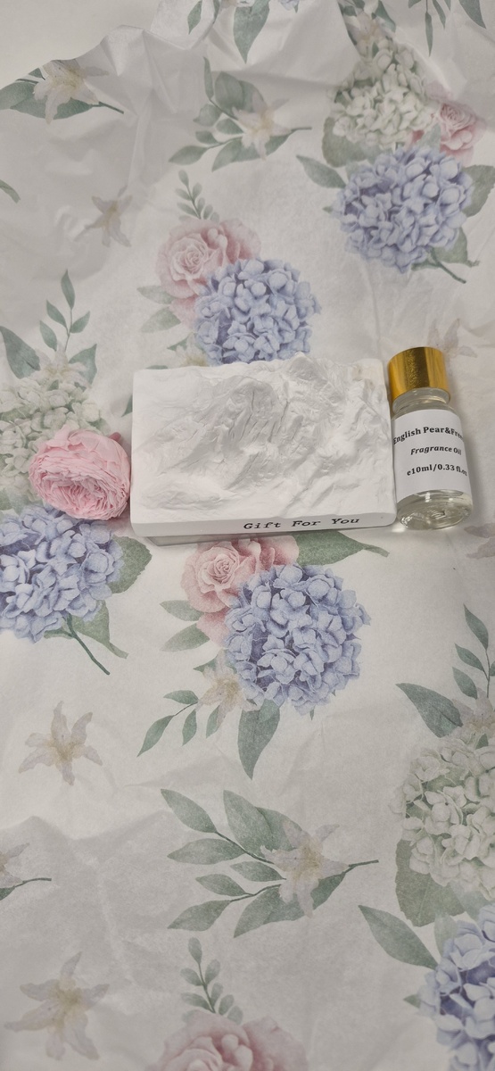 Такая вот гора из гипса и масло ароматическое. На гору капаешь - она впитывает и благоухает. Очень необычно! 