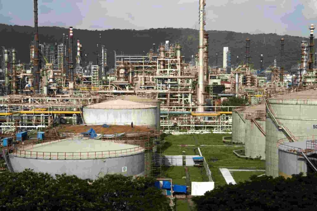      Возьмем, пока дают! Индия срочно закупила 10 млн баррелей российской нефти
