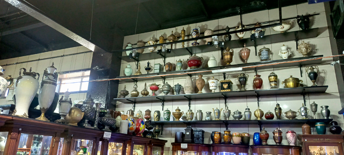 Часть коллекции урн