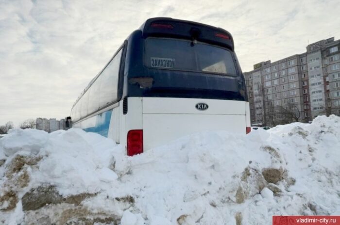 Власти Владимира увозят с улиц города большие «поднежники»