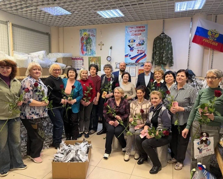     Мэр Курска поздравил волонтёров «Мы вместе ZOV» с наступающим 8 Марта