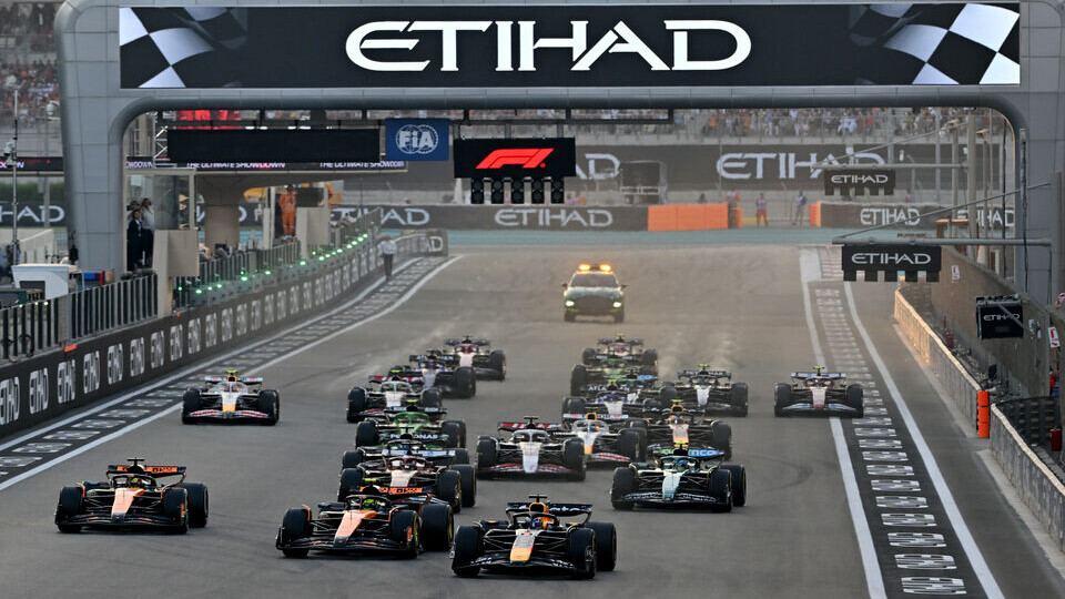 FIA внесла изменения в регламент после ряда спорных ситуаций