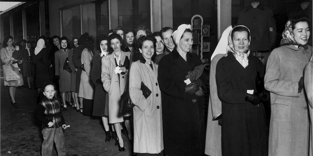 Кому — война, кому — чулки