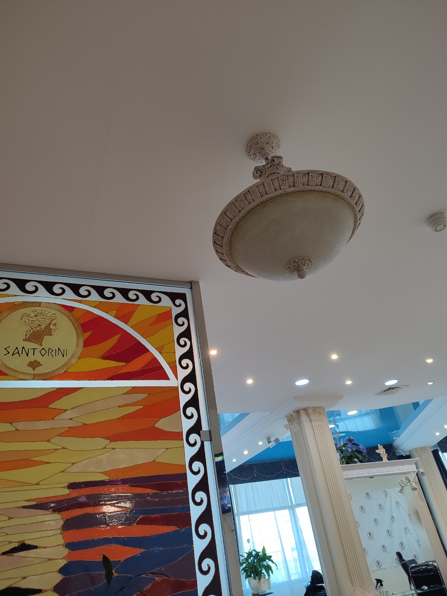 Люстра в греческом стиле