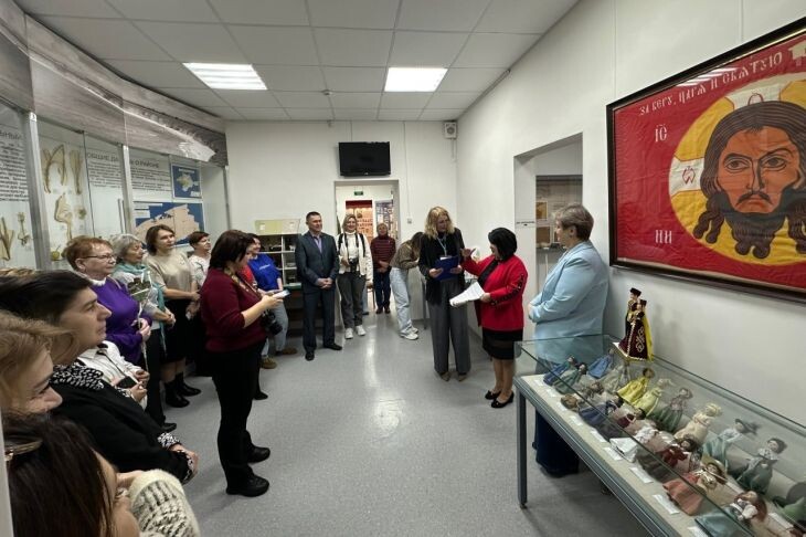 Необычная коллекция фарфоровых кукол демонстрируется в Черноморском краеведческом музее