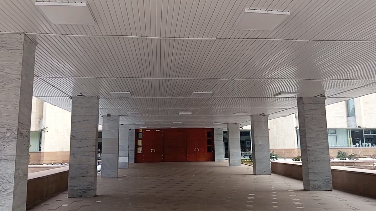 Длинный проход и...