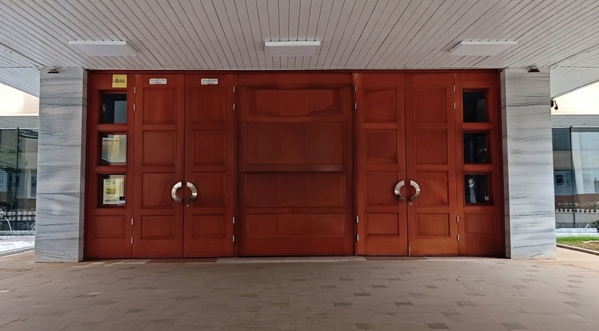 ,,,те самые двери.